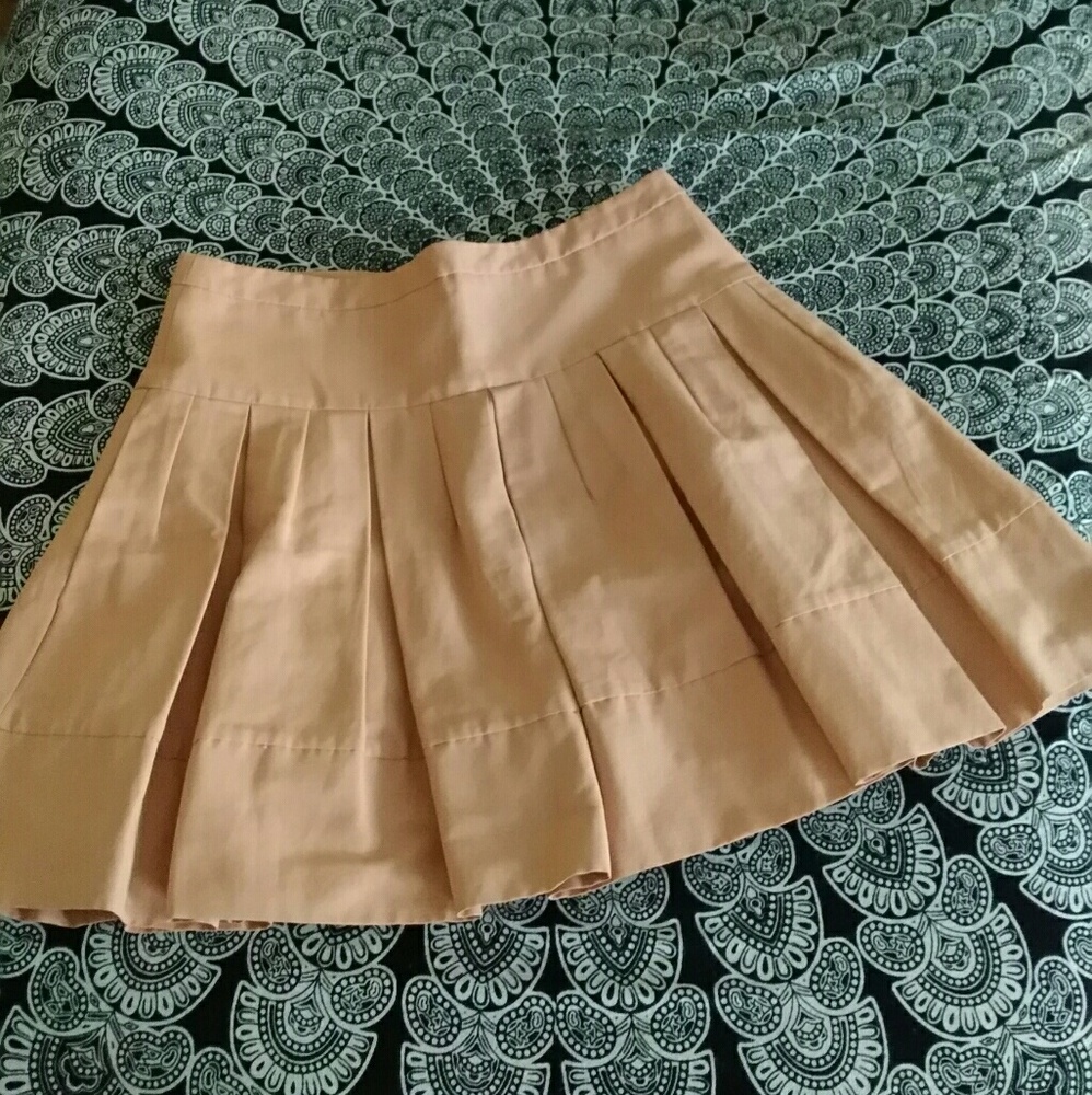 NWOT BCBGMaxazria Pleated Skirt